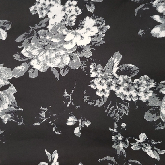 Jules & Jim Floral Print Top - Picture 7 of 10